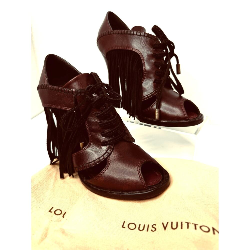 Louis Vuitton Dakota Heels Size 37 Burgundy Bordeaux Leather Fringe Peep Toe